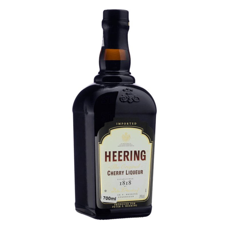Licor-Fino-Cereja-Heering-Garrafa-700ml-Esquerda-1