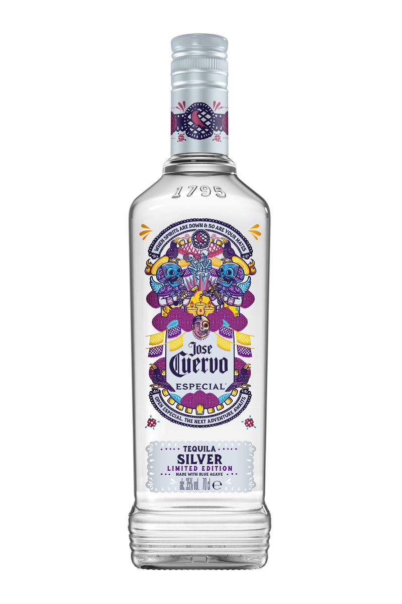 MONTAJE-BOTELLAS-CUERVO-ESP-CALAVERA-SILVER.jpg